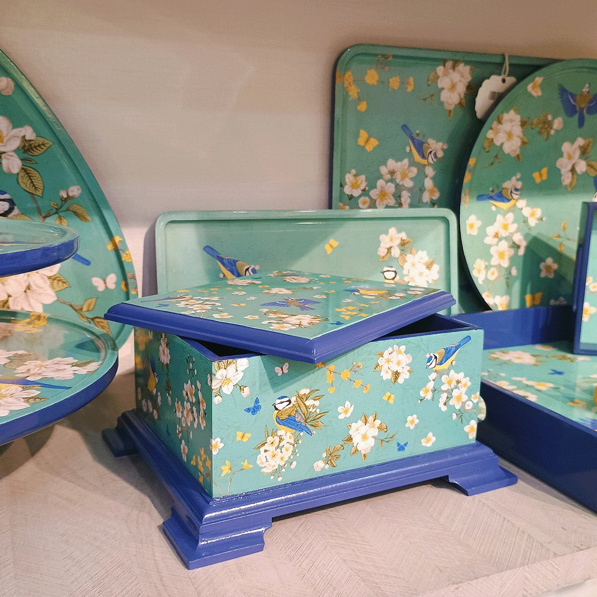 Birds in Paradise Tea Chest with 4 Partitions